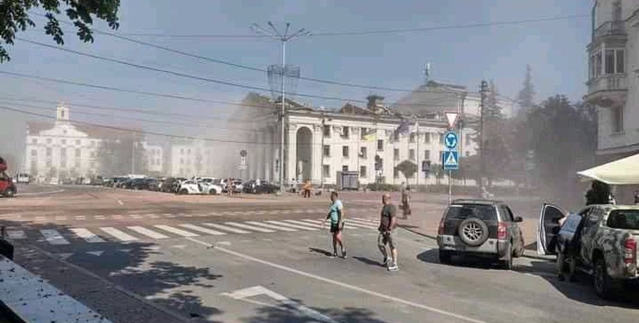 Чернігів обстріл, Чернігів удару, Чернігів драмтеатр, драмтеатр обстріл, РФ про обстріл Чернігова, наслідки Чернігів