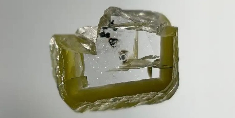 Алмаз, дейвмаоїт, новий мінерал