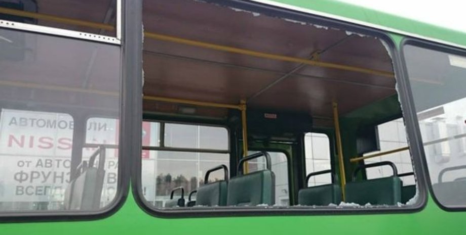 Обстрелянная маршрутка в Харькове / Фото: Slava Mavrichev