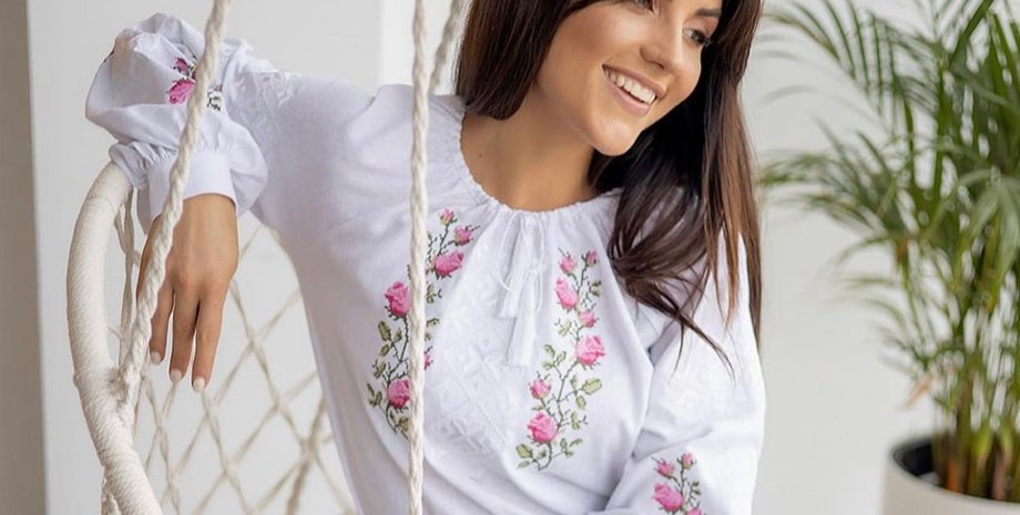 девушка в вышиванке