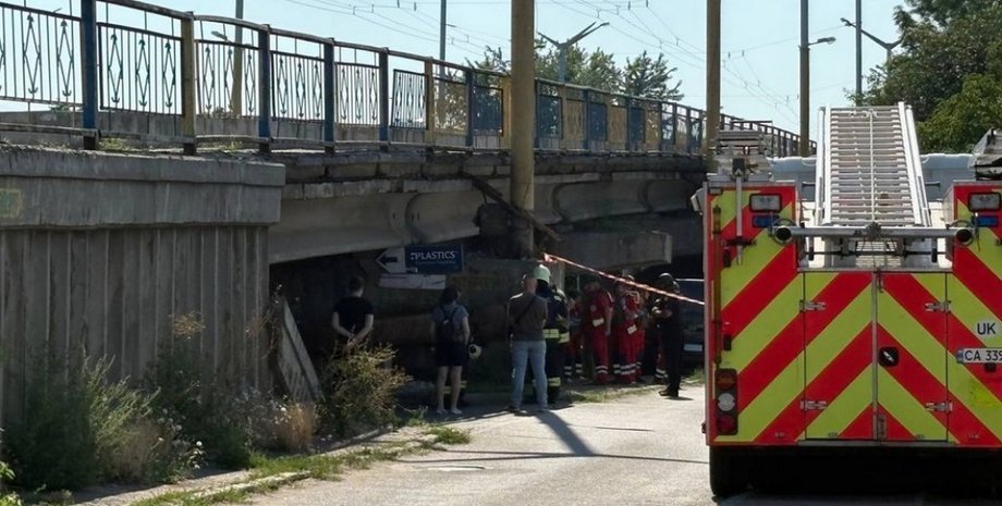 Підозрюваний дістав гранату, висмикнув чеку та погрожував підірвати себе