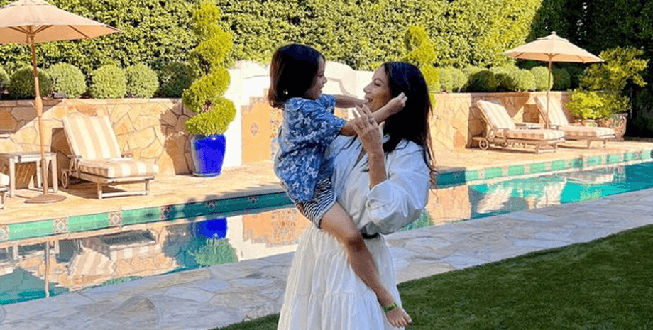 Ева Лонгория, сын, бассейн, растения