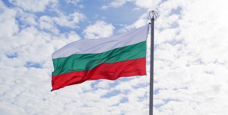 Флаг Болгарии, болгария, болгария требует высылки дипломата