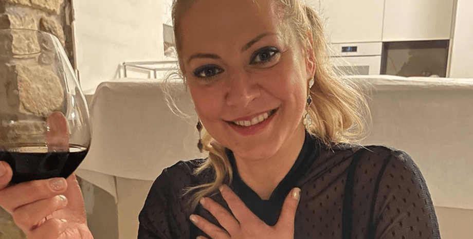 Татьяна Литвинова, бокал вина