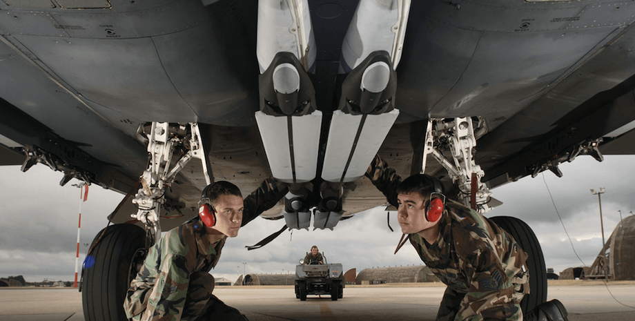 Бомби GBU-39, винищувачі, винищувачі Fighting Falcon