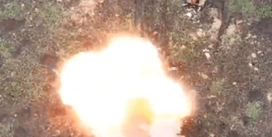 Взрыв, удар, танк, дрон, мангал, сетка, БПЛА, война в Украине, фото