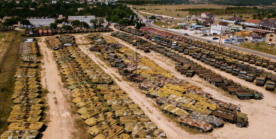 Selon la recherche Jompy Osint, 10 389 véhicules de combat restent dans les forc...