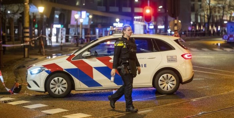 полиция Амстердама, террорист в Нидерландах, террорист захватил магазин Apple