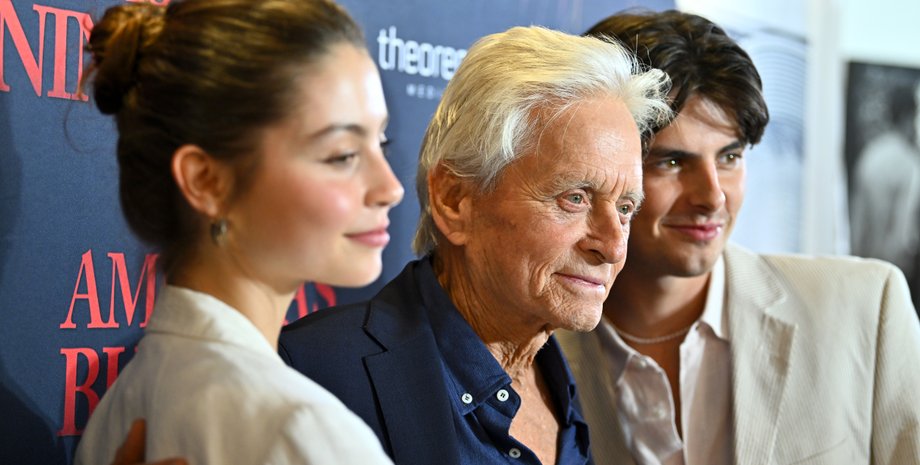 Майкл Дуглас показався із сином Діланом у Києві