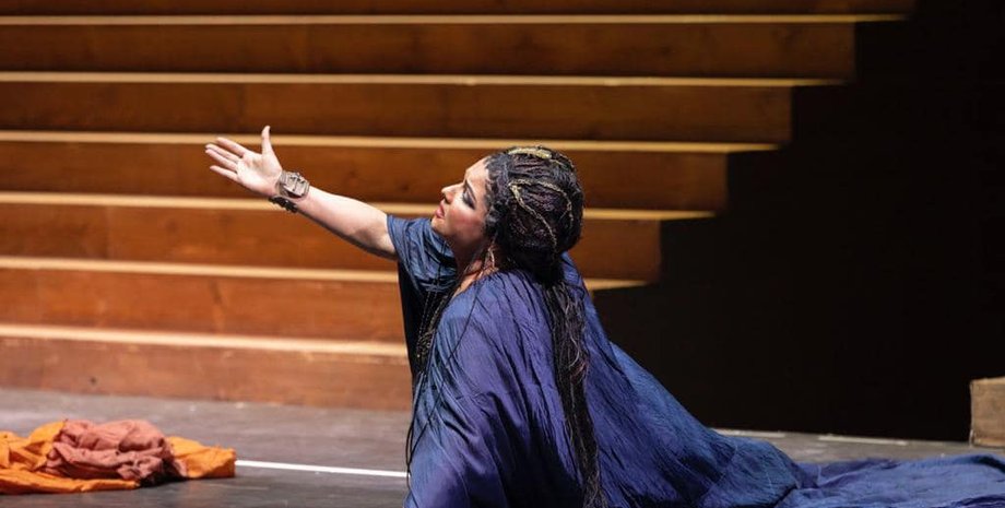 Анна Нетребко