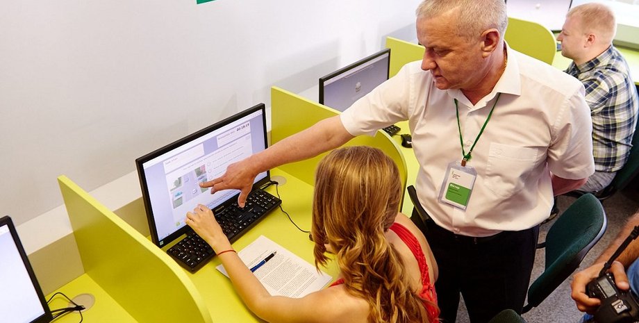 Обучение в автошколе, экзамен на права, тесты на права, теоретический экзамен на права