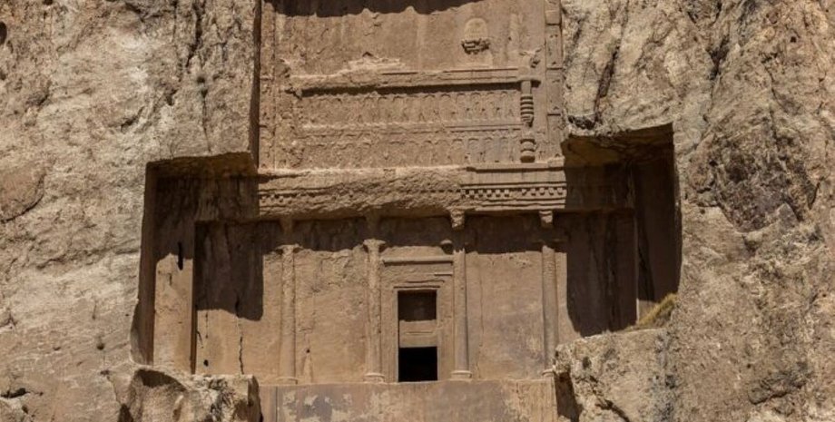 археологи раскопали гробницу царя