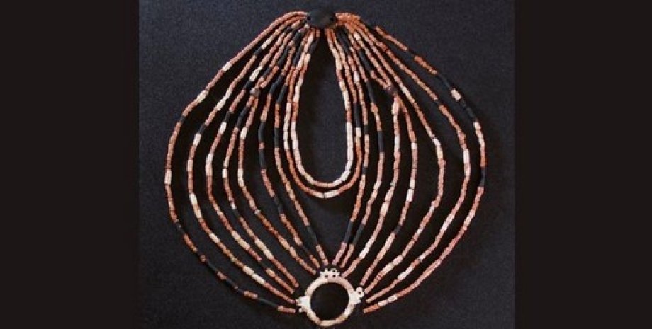 ожерелье, древние люди, захоронение