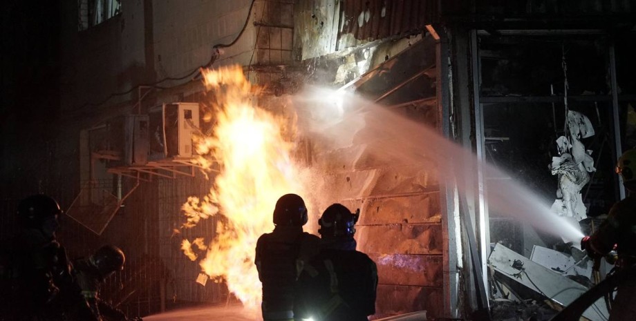 Selon les dernières personnes, au moins six personnes ont été blessées à la suit...