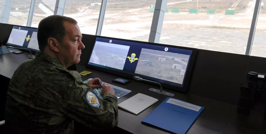 Дмитрий Медведев Дмитрий Медведев