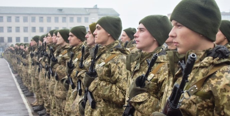 Украинские срочники, служба в армии, весенний призыв 2021, люди в камуфляже