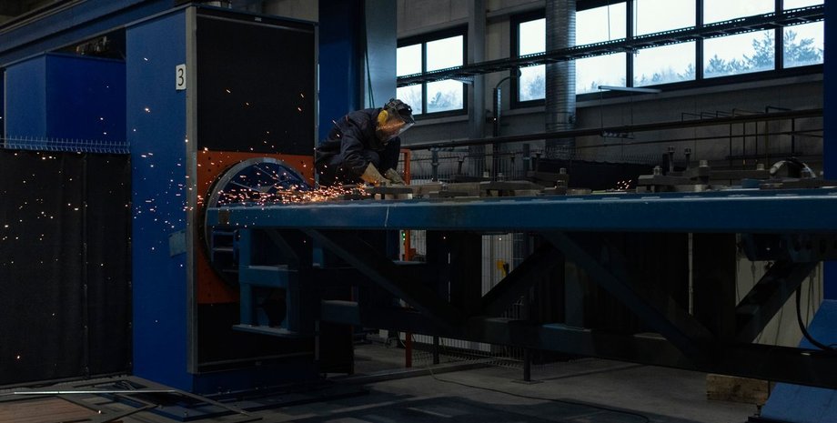 майстерня в Польщі, ремонт української техніки в Польщі, секретна майстерня в Польщі