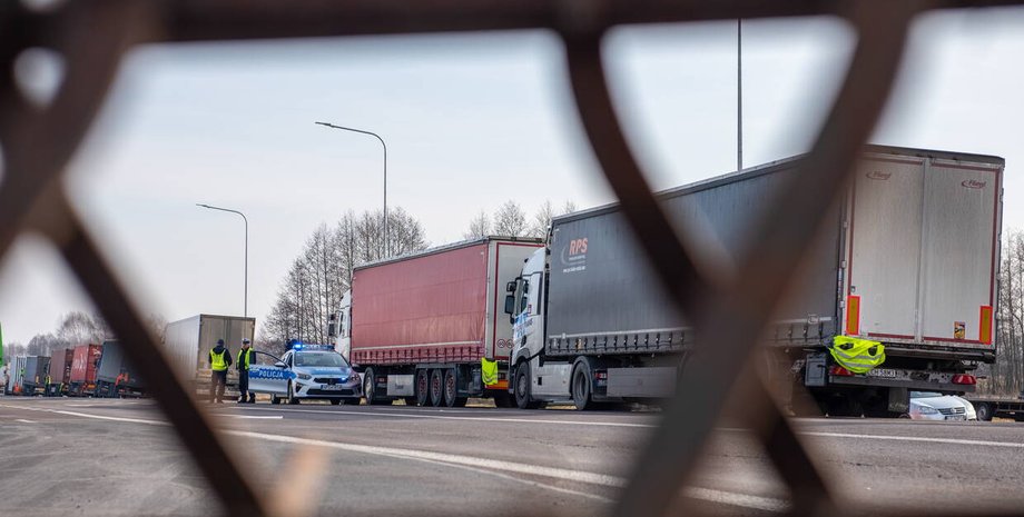 Очереди грузовиков на границе