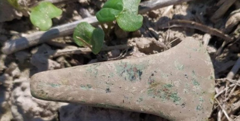 Польща, Трипільська культура, Знахідка мідної сокири, Артефакти неоліту, Археологічні знахідки, Історія Східної Європи, Культурні обміни, Доісторична металургія