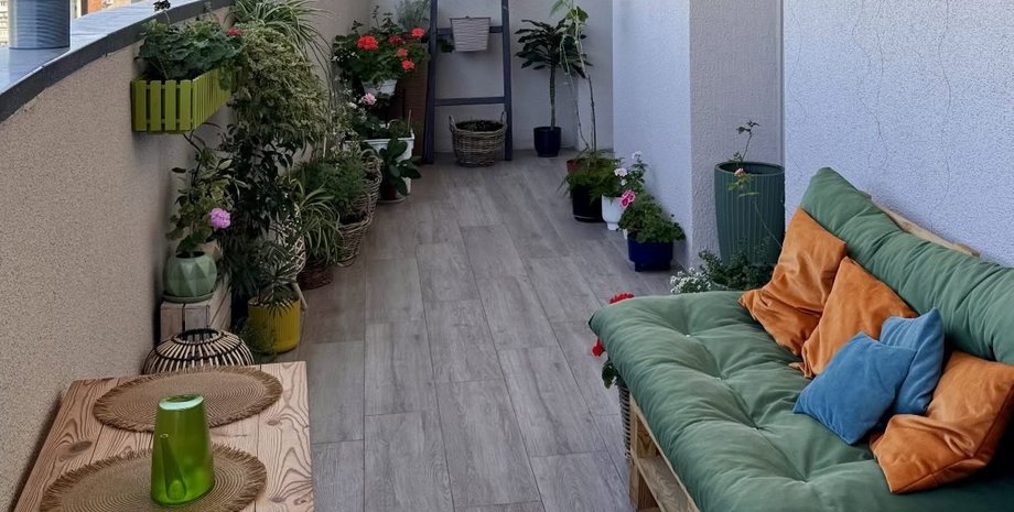 Соседи оформили общий балкон