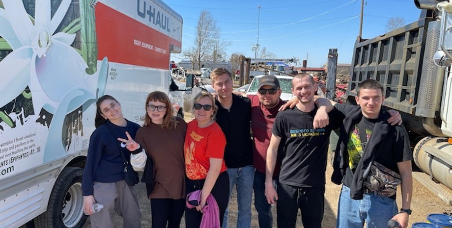 Українські біженці, які стали волонтерами