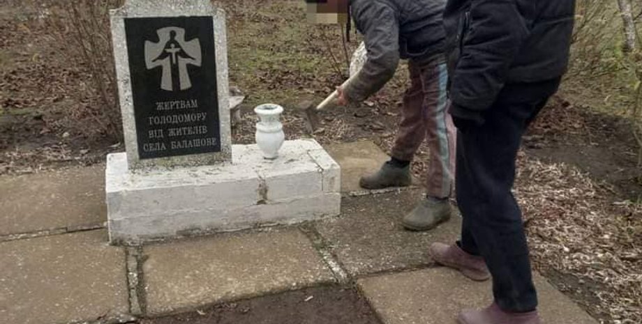 Война в Украине, уничтожение памятников