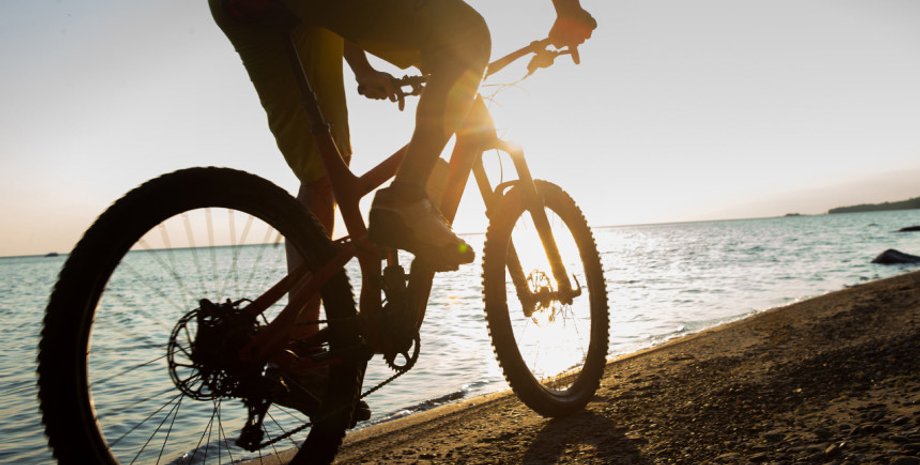 Велосипед, велосипедист, путешествие, студент, горный велосипед, палящая жара, проехал 4 000 км, нарисовал карту в блокноте