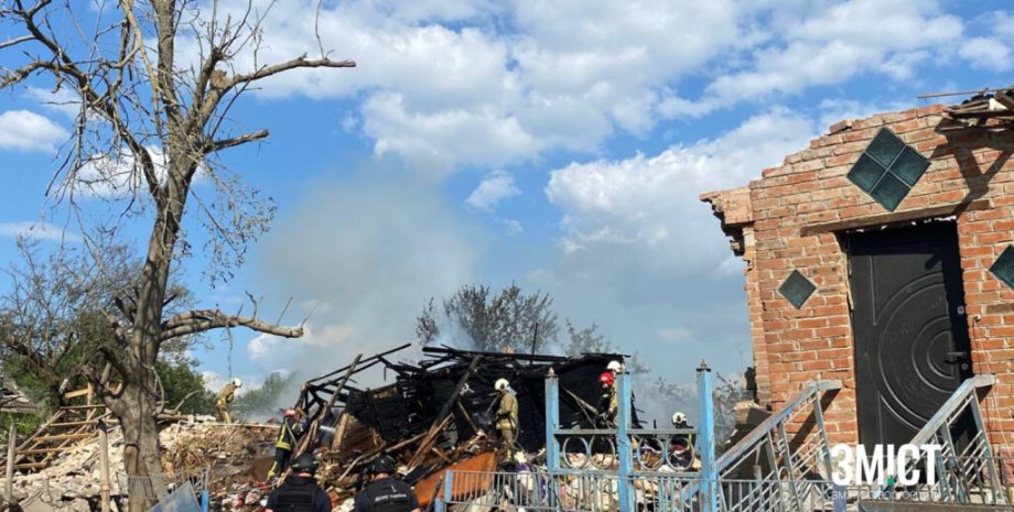 обстрел Полтавщины 7 июня, разрушенный дом, ГСЧС, спасательная операция, разбор завалов