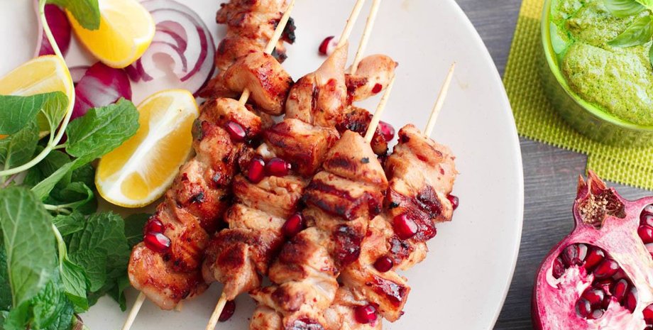 курка на шпажках, шашлик, пікнік