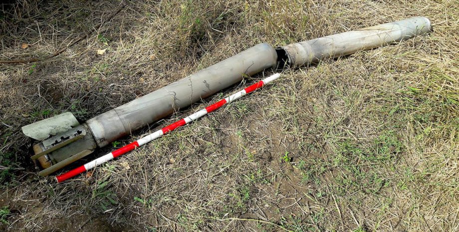 Реактивный снаряд в Красногоровке / Фото: Пресс-центр штаба АТО