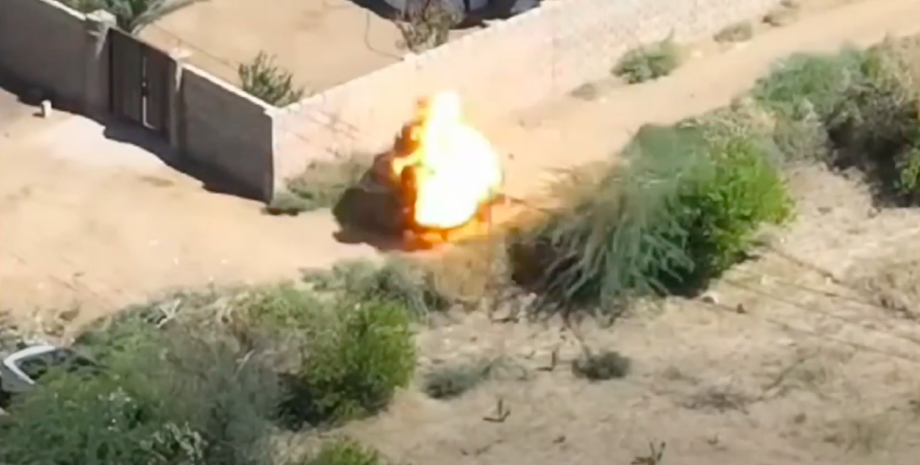 Кадры удара FPV-дрона Кадры удара FPV-дрона