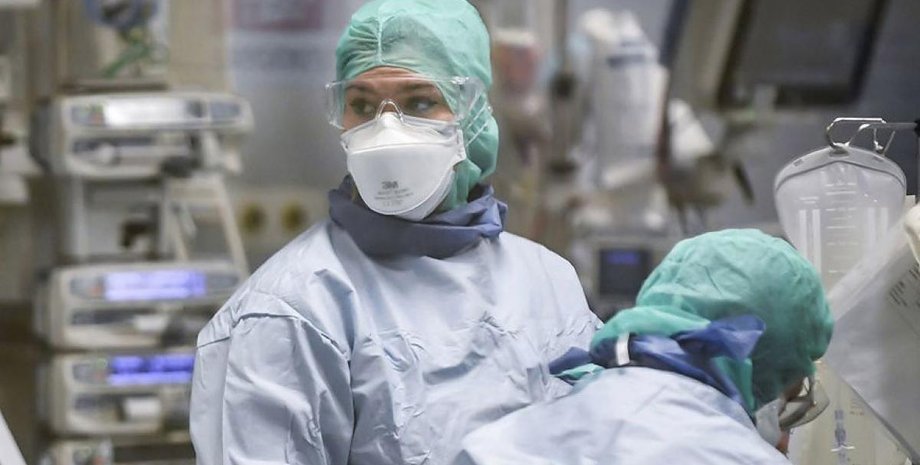 зарплата врача, сколько получает врач в украине, врач на полставки, зарплата медиков, повышенная зарплата врачам