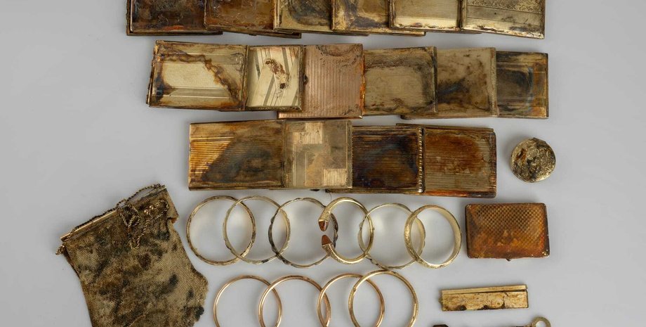 гаманець портсигари браслети прикраси артефакти скарб