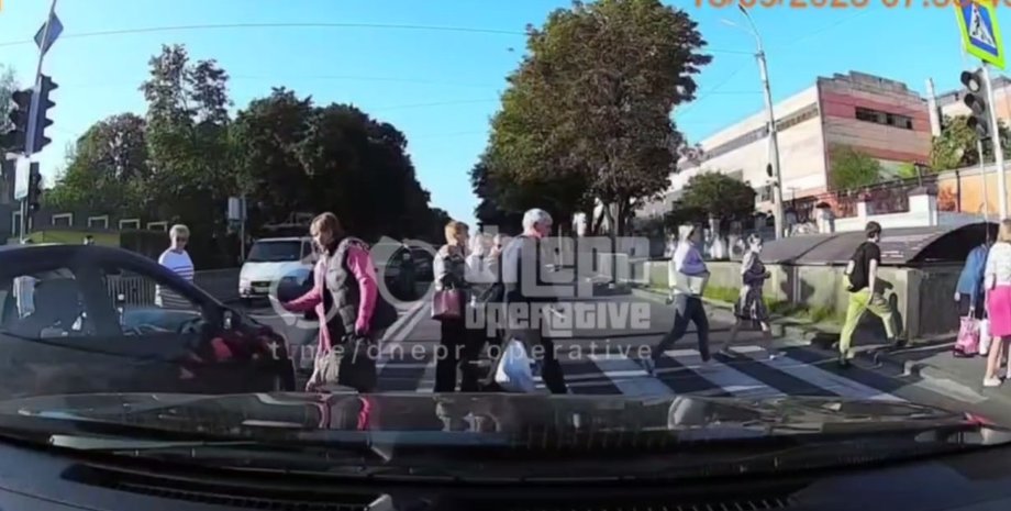 новини дніпра, зебра, пішохід, таксист, балончик, порушення пдд