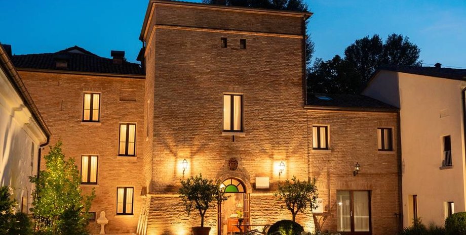 Графиня Анжеліка з італійської Модени, успадкувала замок, жінка зробила із замку готель, Італія, курйози, туризм, фото