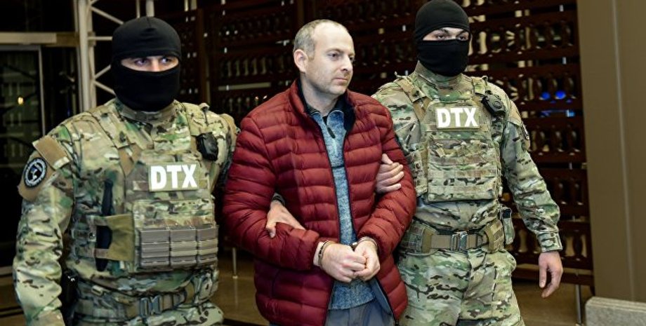 Блогер Александр Лапшин в аэропорту Гейдара Алиева / Фото: РИА Новости