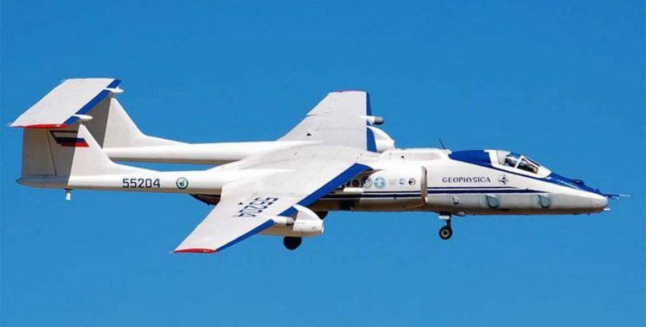 Российский самолет М-55 "Геофизика"