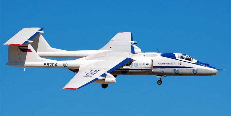 Российский самолет М-55 "Геофизика"
