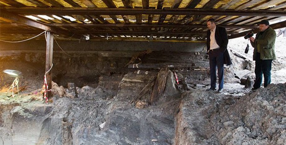 Раскопки на Почтовой площади / Фото пресс-службы КГГА