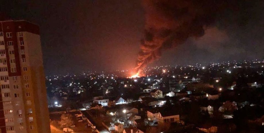 Ночной взрыв ракеты. прилет ракеты,