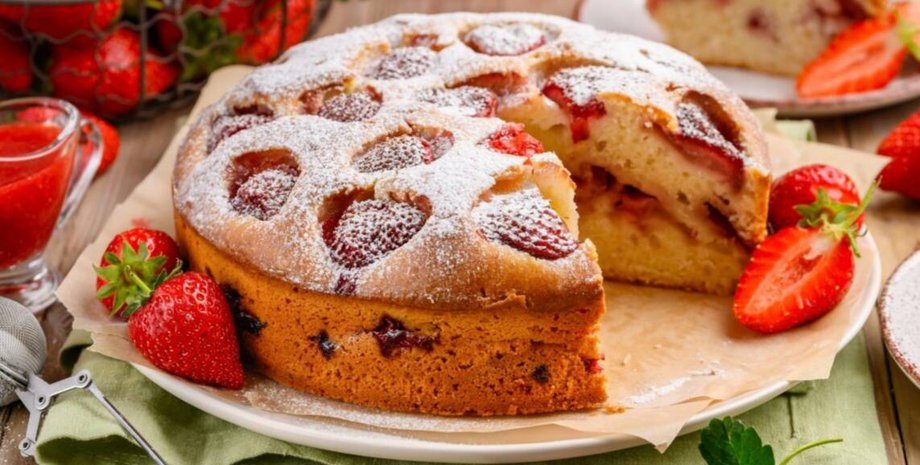 Шарлотка с клубникой, выпечка, сезонная выпечка