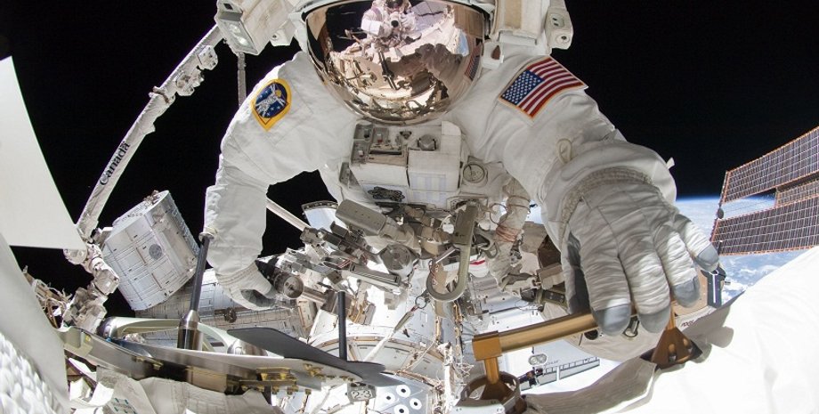 Ремонт на МКС / Фото: factologia.net