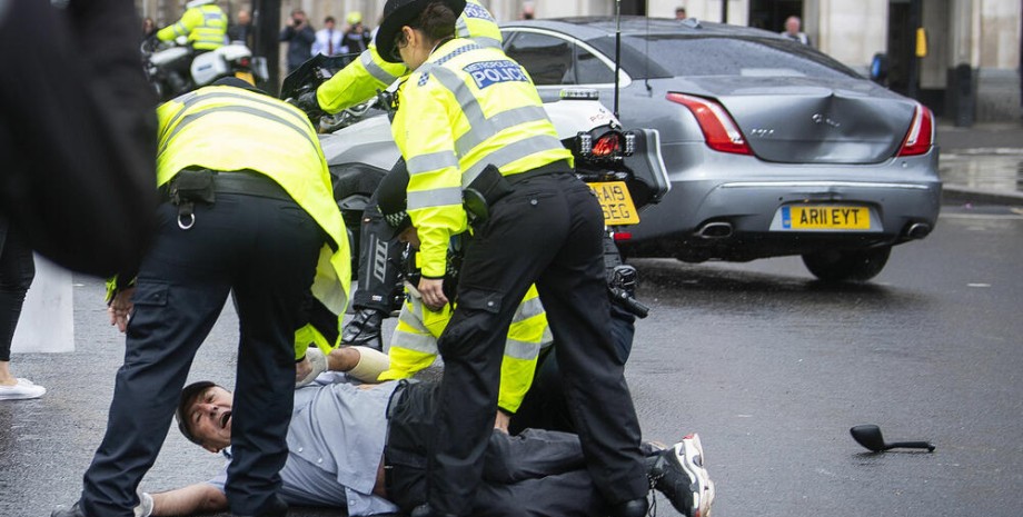 Поджог дома Стармера Подозреваемые в поджоге дома Стармера