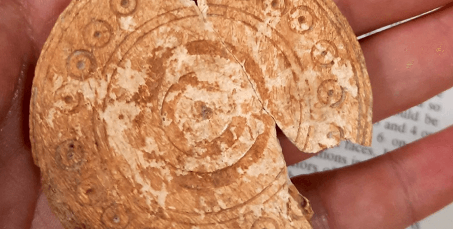 археология, игры, средневековье, настольные игры, римляне, Ludus duodecim scriptorium, табула, нарды, Бедфордшир, Англия, раскопки, деревянный каркасный дом, ограждающие рвы, Тейлор Вимпей, жилая застройка, Cotswold Archa