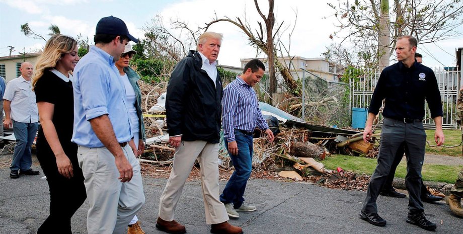 Дональд и Милания Трампы в Пуэрто-Рико после урагана "Мария"/Фото: NBC News
