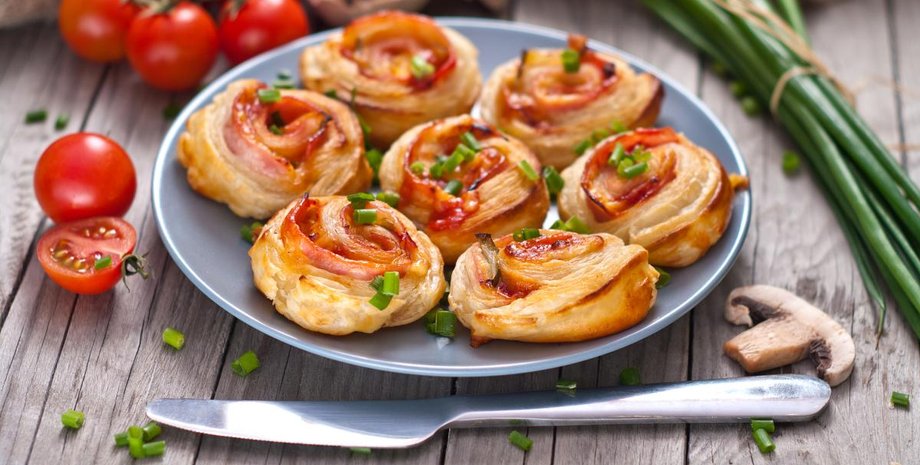 закуска из слоеного теста, закуска рецепт, закуска с колбасой и сыром