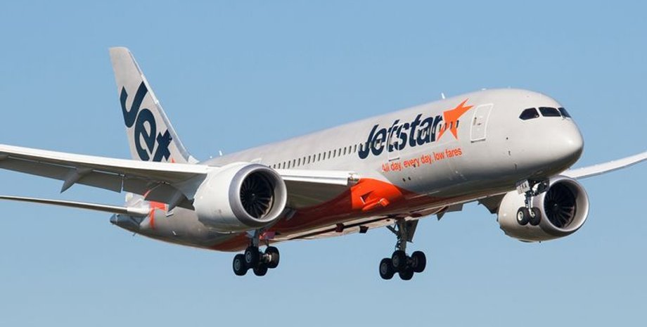 Пассажир справил малую нужду посреди салона самолета, 52-летний Джейсон Ранги, авиакомпания Jetstar, Австралия, суд, приговор, курьезы