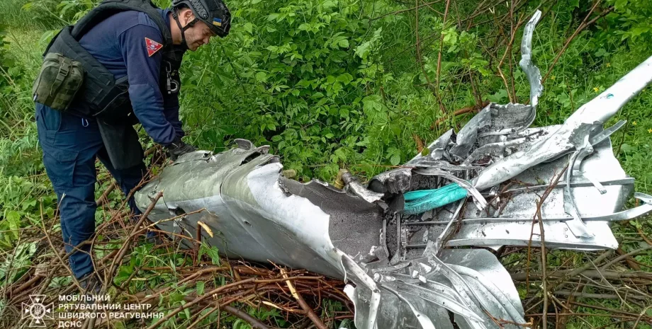 Уламки російської крилатої ракети знайшли біля залізничної колії