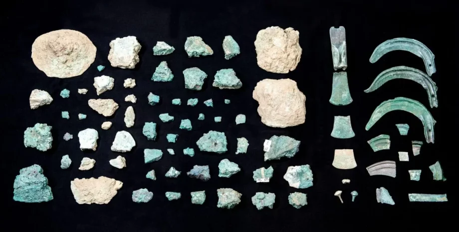 клад, бронза, бронзовый век, раскопки, Римская империя, Август, медь, артефакт, предмет, римская эпоха, оружие, битва, Швейцария, открытие