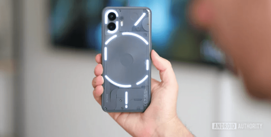 Смартфон Nothing Phone 3 в руке